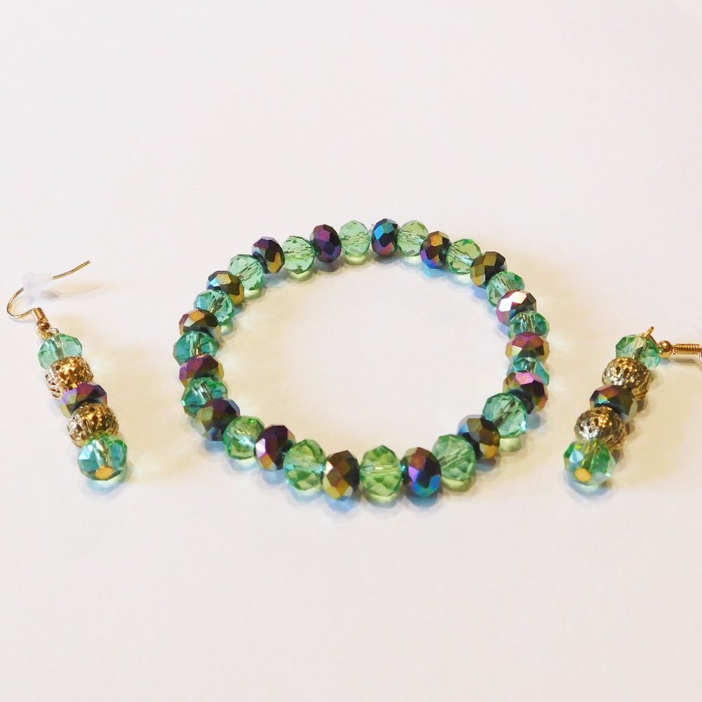 Handmade Green Glassed Beaded Stretch Bracelet & Matching Earrings - 7.2…